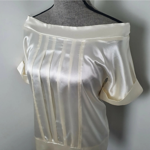 Review White Cream Size 10 Satin Feel Soft Shoulder Women's Top Shirt Blouse - Picture 9 of 12